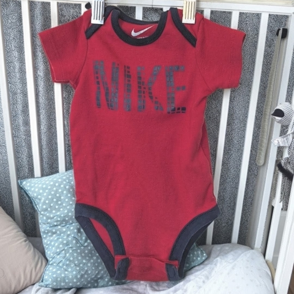 Nike Onsie(3-6 months)
